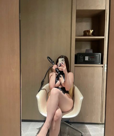 女大学生的沙龙室5